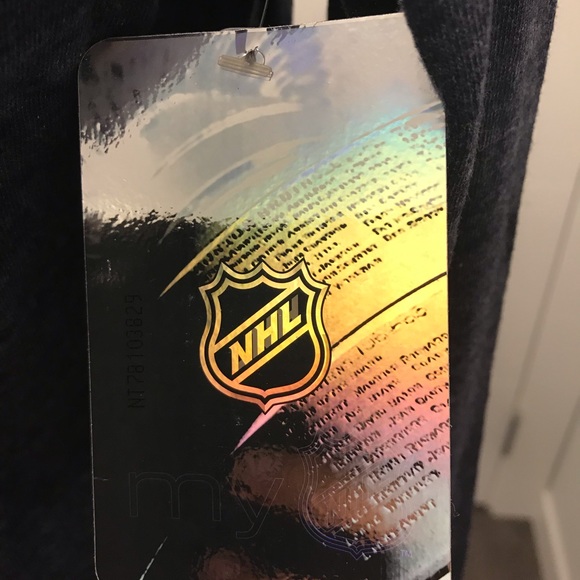 Canucks Long Sleeve Shirt - Picture 4 of 5